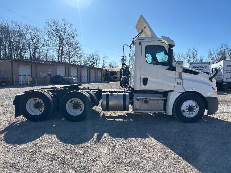 Day Cab Tractor-Heavy Duty Tractors-Freightliner-2019-T12664ST-Poplar Bluff-MO-529,960\n\t\tmiles-$ 38,750 - Image 8