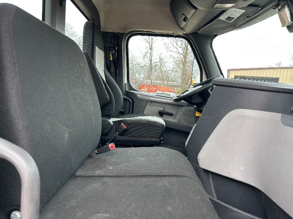 Day Cab Tractor-Heavy Duty Tractors-Freightliner-2019-T12664ST-Poplar Bluff-MO-531,657\n\t\tmiles-$ 37,750 - Image 14