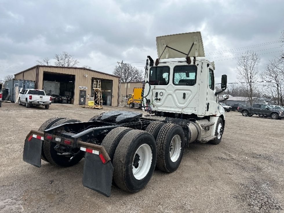 Day Cab Tractor-Heavy Duty Tractors-Freightliner-2019-T12664ST-Poplar Bluff-MO-531,657\n\t\tmiles-$ 37,750 - Image 7