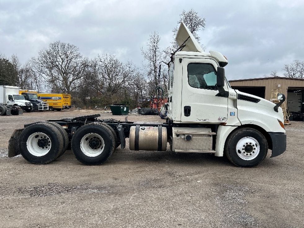 Day Cab Tractor-Heavy Duty Tractors-Freightliner-2019-T12664ST-Poplar Bluff-MO-531,657\n\t\tmiles-$ 37,750 - Image 8