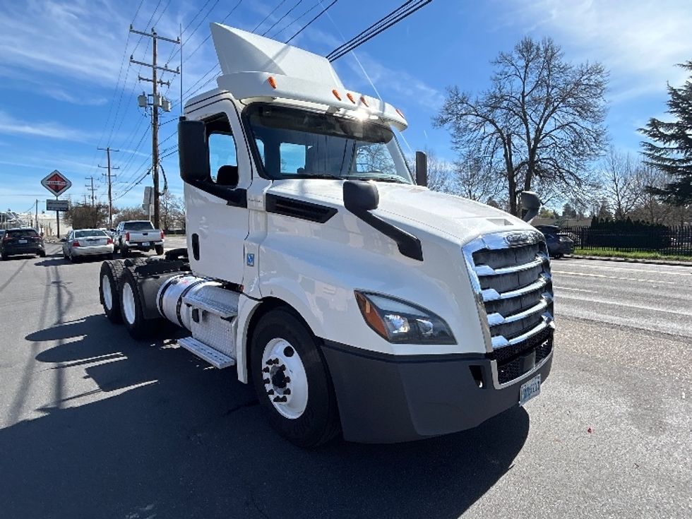 Day Cab Tractor-Heavy Duty Tractors-Freightliner-2019-T12664ST-Portland-OR-311,940\n\t\tmiles-$ 54,750 - Image 1