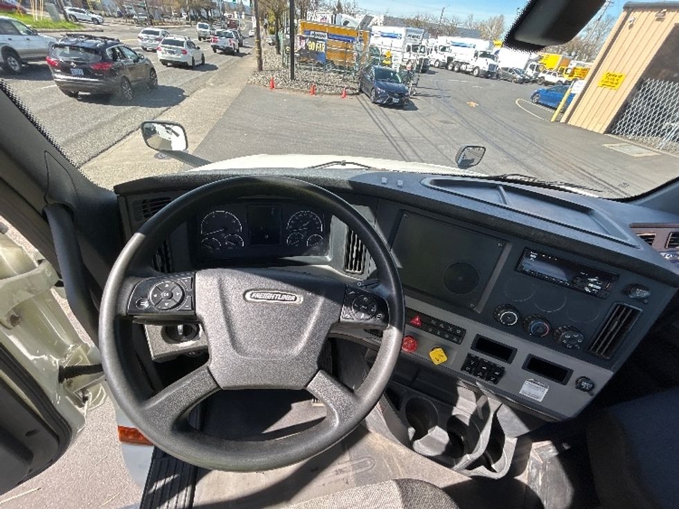 Day Cab Tractor-Heavy Duty Tractors-Freightliner-2019-T12664ST-Portland-OR-311,940\n\t\tmiles-$ 54,750 - Image 11