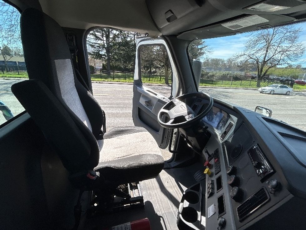 Day Cab Tractor-Heavy Duty Tractors-Freightliner-2019-T12664ST-Portland-OR-311,940\n\t\tmiles-$ 54,750 - Image 14