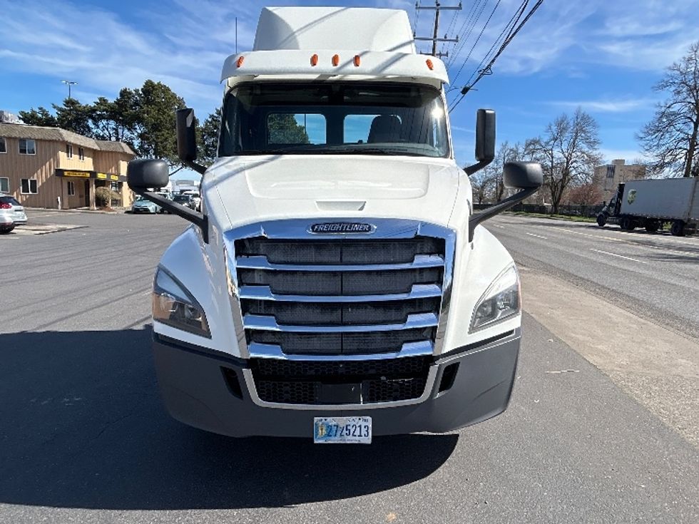 Day Cab Tractor-Heavy Duty Tractors-Freightliner-2019-T12664ST-Portland-OR-311,940\n\t\tmiles-$ 54,750 - Image 2