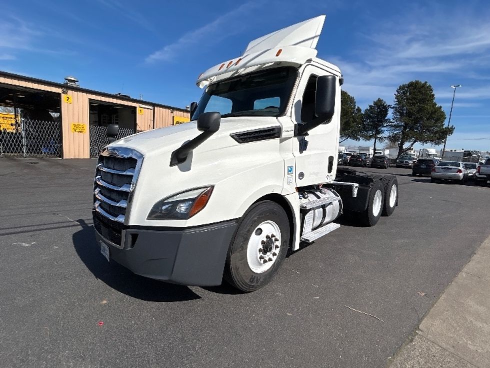 Day Cab Tractor-Heavy Duty Tractors-Freightliner-2019-T12664ST-Portland-OR-311,940\n\t\tmiles-$ 54,750 - Image 3