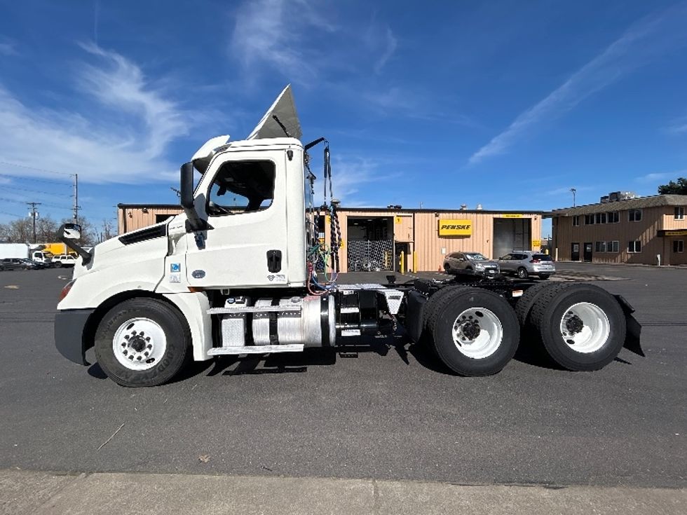 Day Cab Tractor-Heavy Duty Tractors-Freightliner-2019-T12664ST-Portland-OR-311,940\n\t\tmiles-$ 54,750 - Image 4