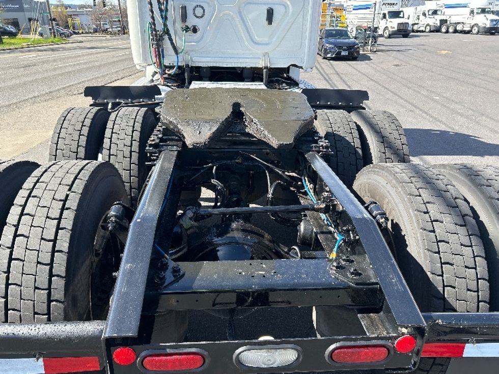 Day Cab Tractor-Heavy Duty Tractors-Freightliner-2019-T12664ST-Portland-OR-311,940\n\t\tmiles-$ 54,750 - Image 6