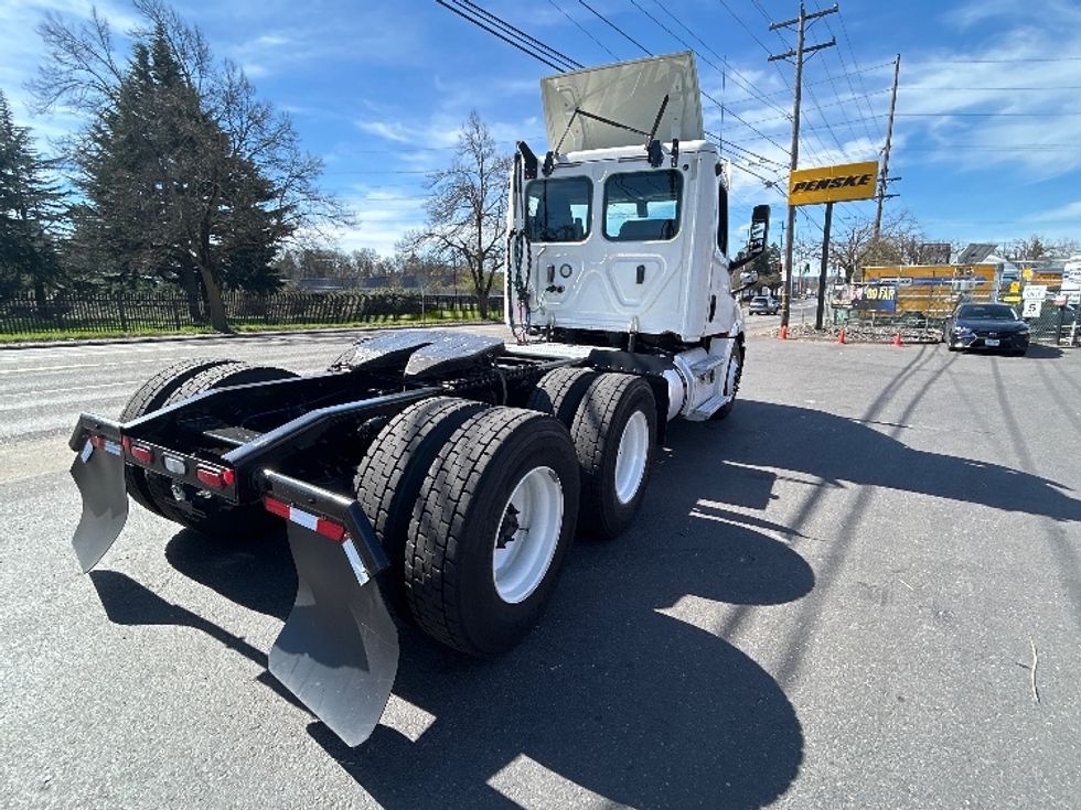 Day Cab Tractor-Heavy Duty Tractors-Freightliner-2019-T12664ST-Portland-OR-311,940\n\t\tmiles-$ 54,750 - Image 7