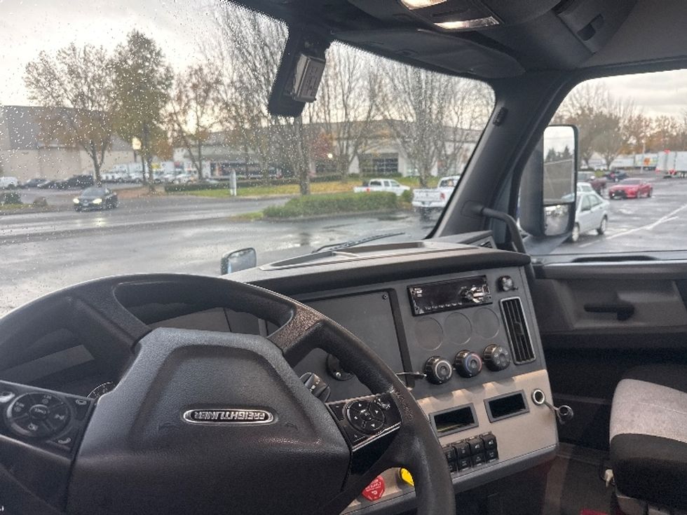 Day Cab Tractor-Heavy Duty Tractors-Freightliner-2019-T12664ST-Portland-OR-397,310\n\t\tmiles-$ 44,250 - Image 10
