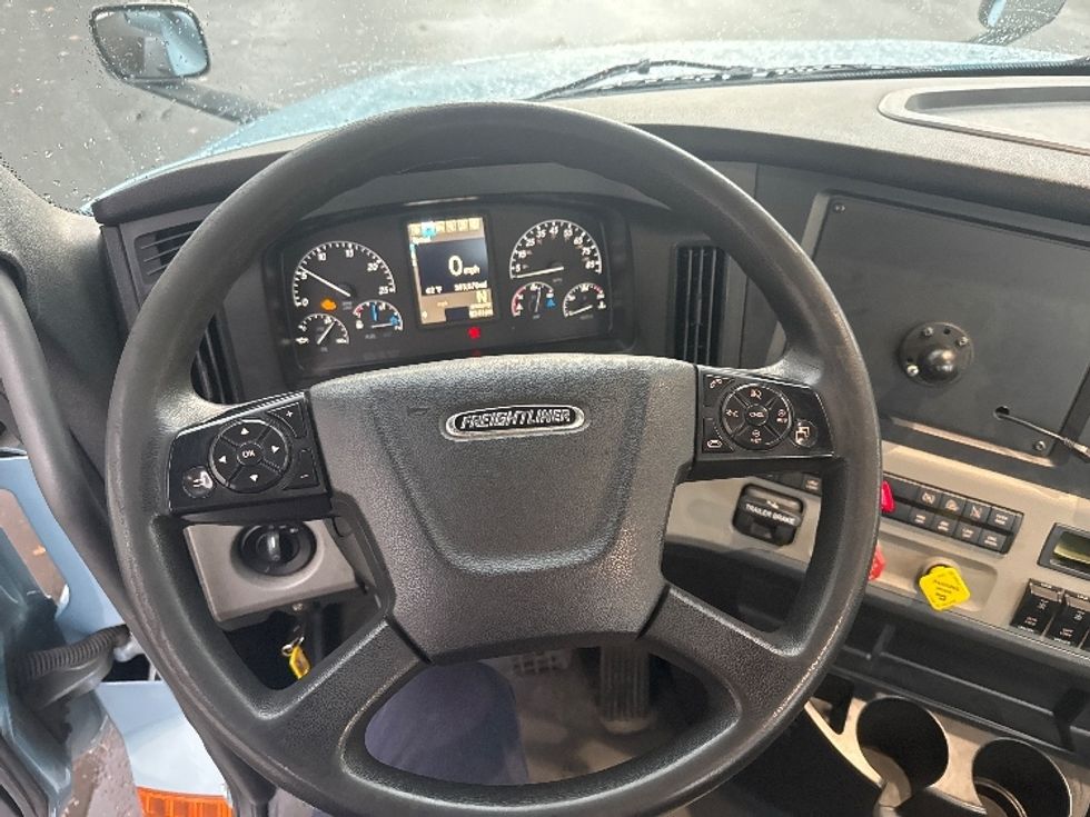 Day Cab Tractor-Heavy Duty Tractors-Freightliner-2019-T12664ST-Portland-OR-397,310\n\t\tmiles-$ 44,250 - Image 11