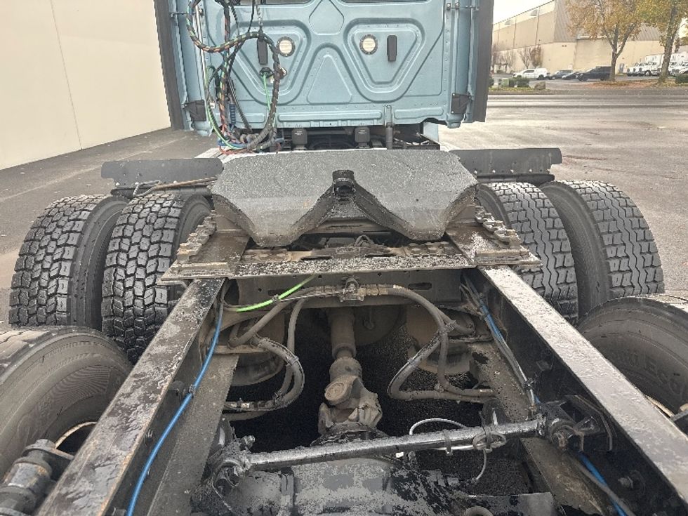 Day Cab Tractor-Heavy Duty Tractors-Freightliner-2019-T12664ST-Portland-OR-397,310\n\t\tmiles-$ 44,250 - Image 6