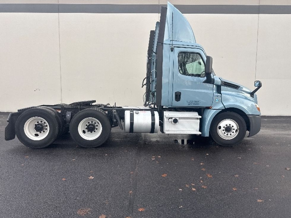 Day Cab Tractor-Heavy Duty Tractors-Freightliner-2019-T12664ST-Portland-OR-397,310\n\t\tmiles-$ 44,250 - Image 8