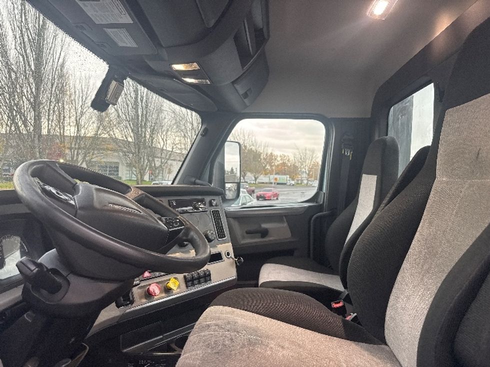 Day Cab Tractor-Heavy Duty Tractors-Freightliner-2019-T12664ST-Portland-OR-397,310\n\t\tmiles-$ 44,250 - Image 9