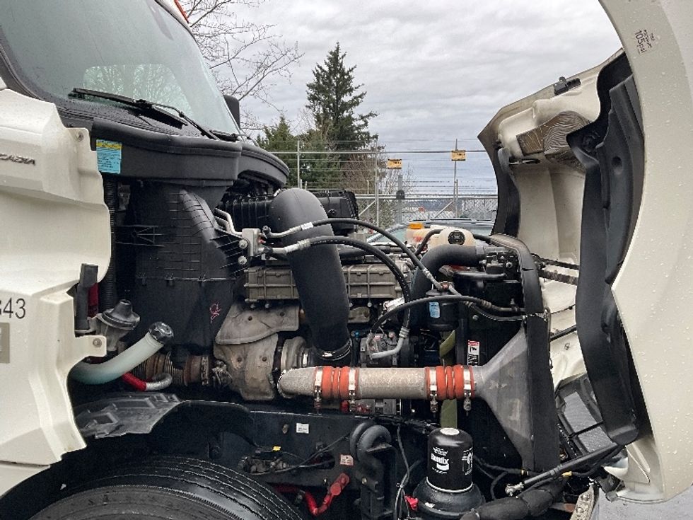 Day Cab Tractor-Heavy Duty Tractors-Freightliner-2019-T12664ST-Portland-OR-410,570\n\t\tmiles-$ 44,500 - Image 15