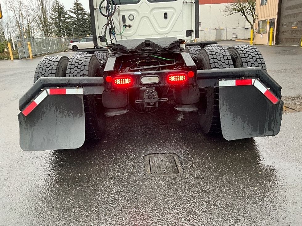 Day Cab Tractor-Heavy Duty Tractors-Freightliner-2019-T12664ST-Portland-OR-410,570\n\t\tmiles-$ 44,500 - Image 21