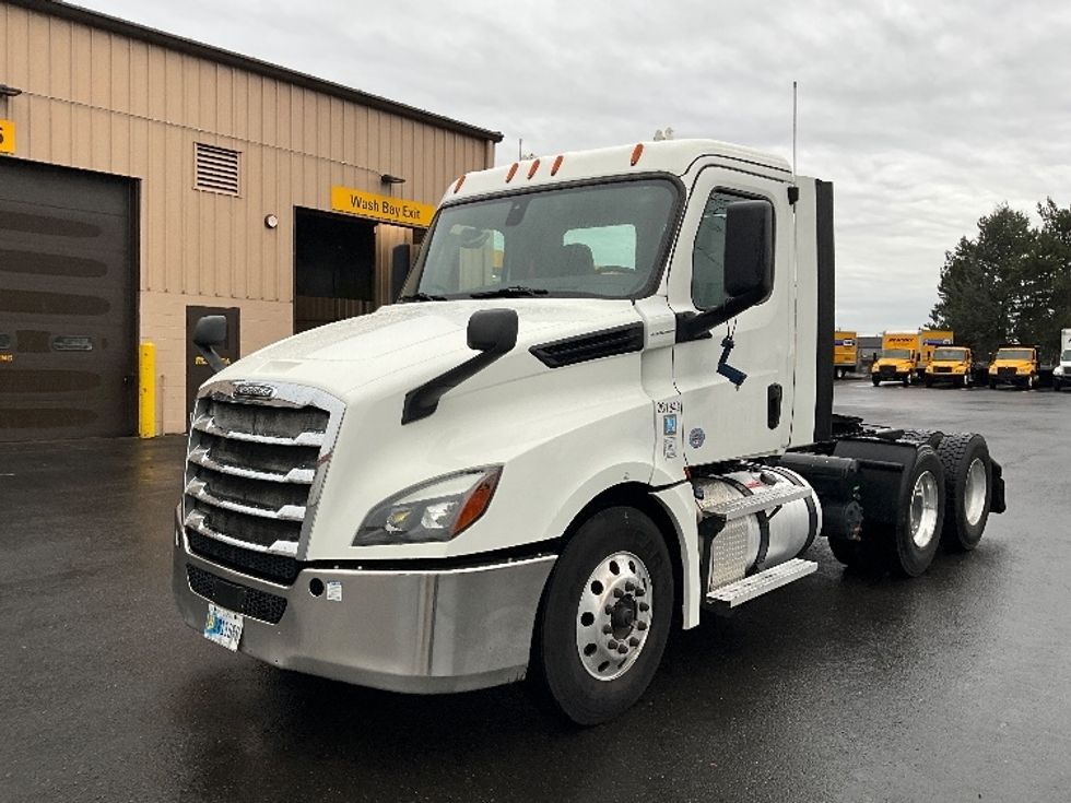 Day Cab Tractor-Heavy Duty Tractors-Freightliner-2019-T12664ST-Portland-OR-410,570\n\t\tmiles-$ 44,500 - Image 3