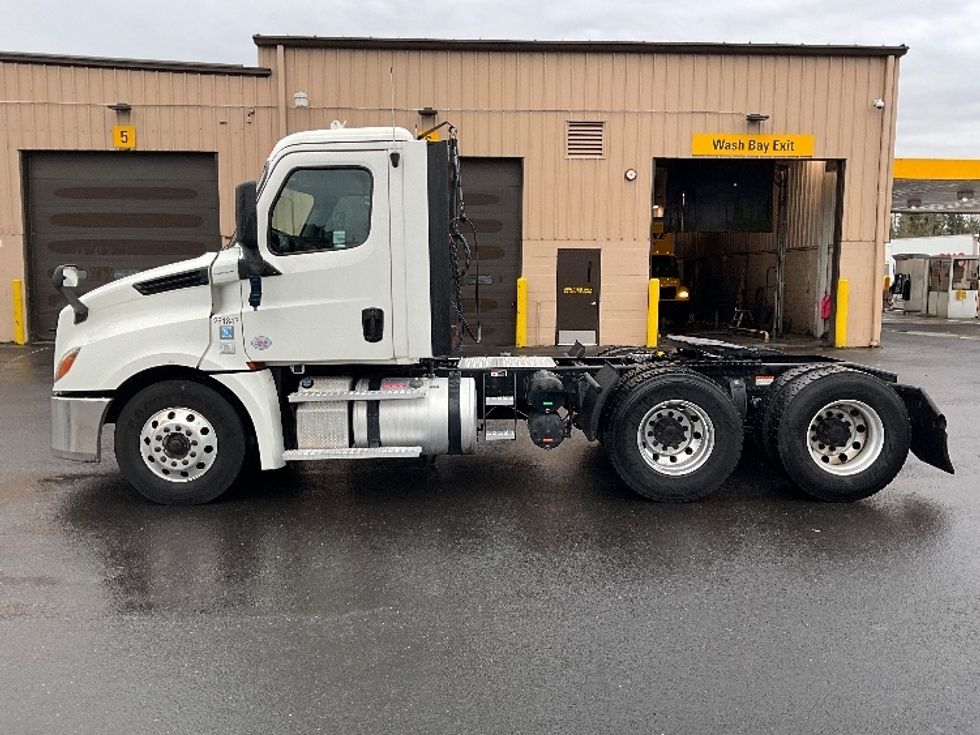 Day Cab Tractor-Heavy Duty Tractors-Freightliner-2019-T12664ST-Portland-OR-410,570\n\t\tmiles-$ 44,500 - Image 4