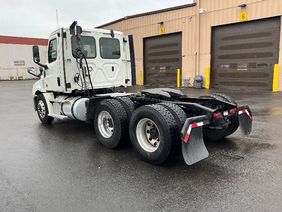 Day Cab Tractor-Heavy Duty Tractors-Freightliner-2019-T12664ST-Portland-OR-410,570\n\t\tmiles-$ 44,500 - Image 5