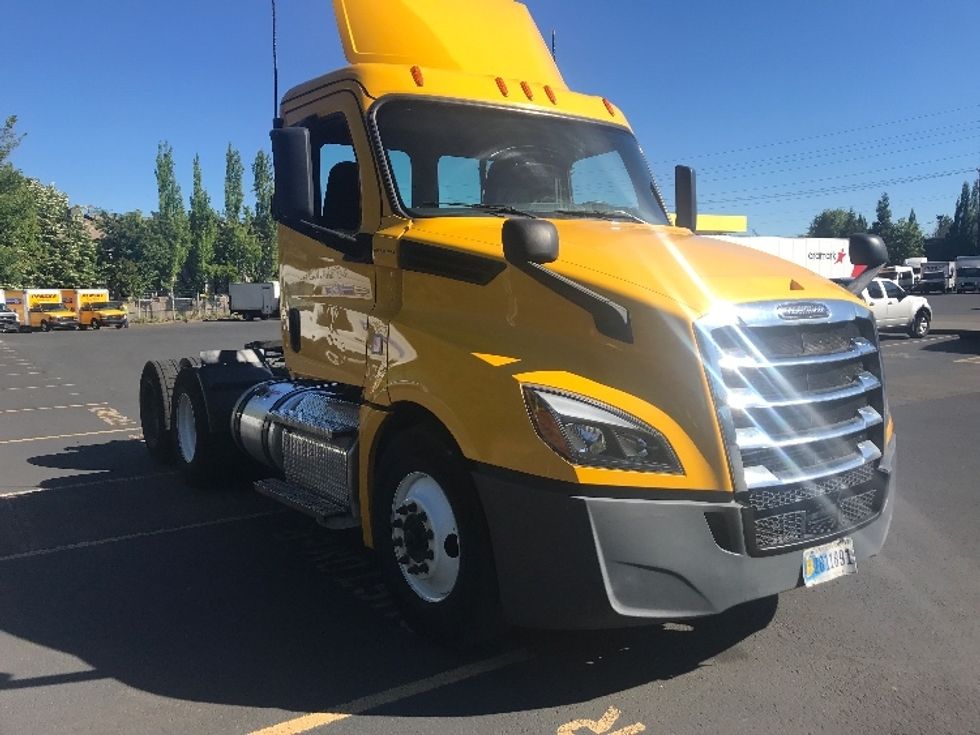 Day Cab Tractor-Heavy Duty Tractors-Freightliner-2019-T12664ST-Portland-OR-442,036\n\t\tmiles-$ 41,250 - Image 1
