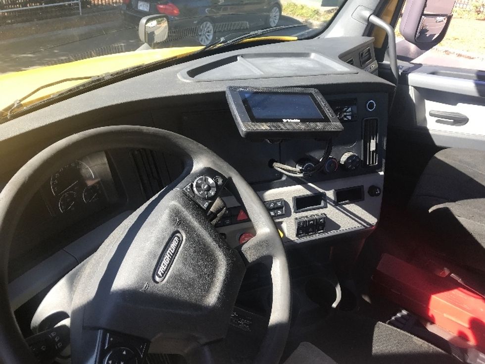 Day Cab Tractor-Heavy Duty Tractors-Freightliner-2019-T12664ST-Portland-OR-442,036\n\t\tmiles-$ 41,250 - Image 10