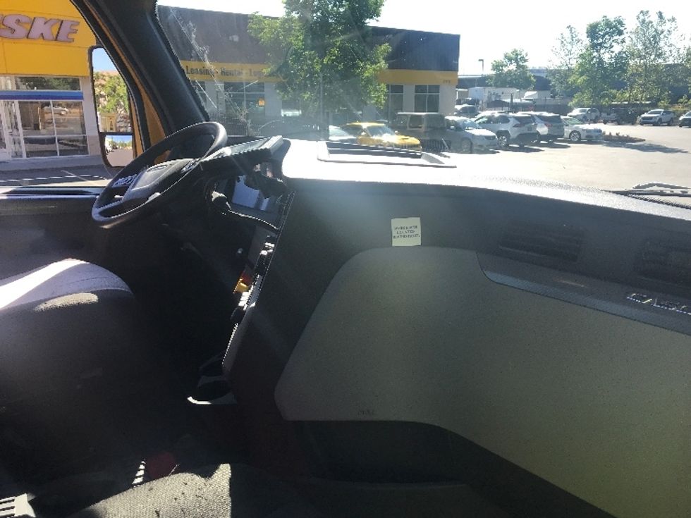 Day Cab Tractor-Heavy Duty Tractors-Freightliner-2019-T12664ST-Portland-OR-442,036\n\t\tmiles-$ 41,250 - Image 13