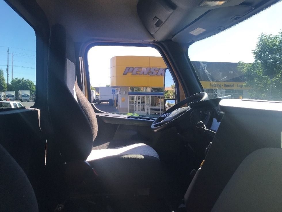 Day Cab Tractor-Heavy Duty Tractors-Freightliner-2019-T12664ST-Portland-OR-442,036\n\t\tmiles-$ 41,250 - Image 14