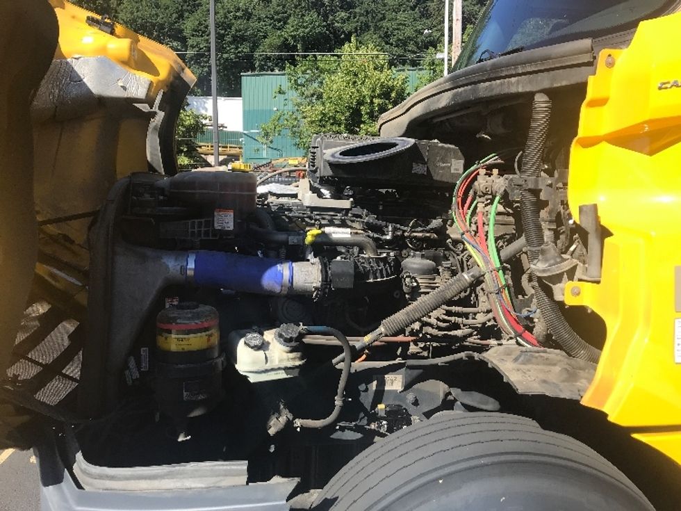 Day Cab Tractor-Heavy Duty Tractors-Freightliner-2019-T12664ST-Portland-OR-442,036\n\t\tmiles-$ 41,250 - Image 16