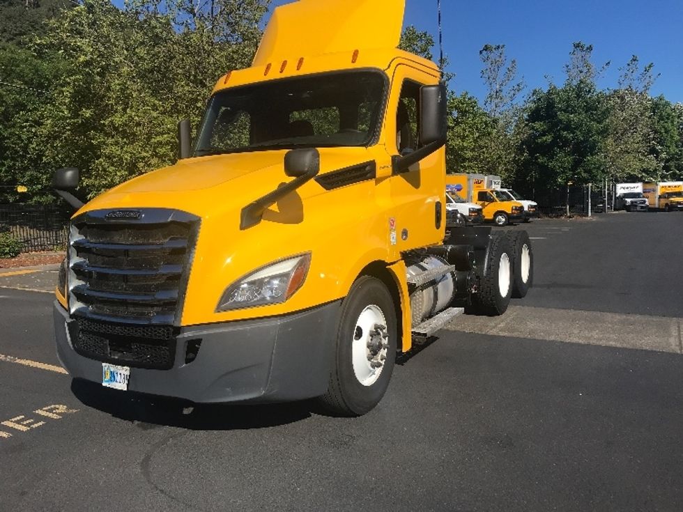 Day Cab Tractor-Heavy Duty Tractors-Freightliner-2019-T12664ST-Portland-OR-442,036\n\t\tmiles-$ 41,250 - Image 3