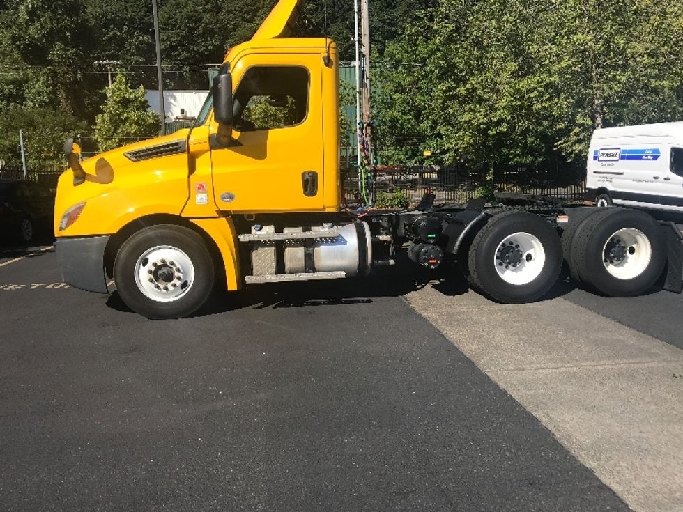 Day Cab Tractor-Heavy Duty Tractors-Freightliner-2019-T12664ST-Portland-OR-442,036\n\t\tmiles-$ 41,250 - Image 4