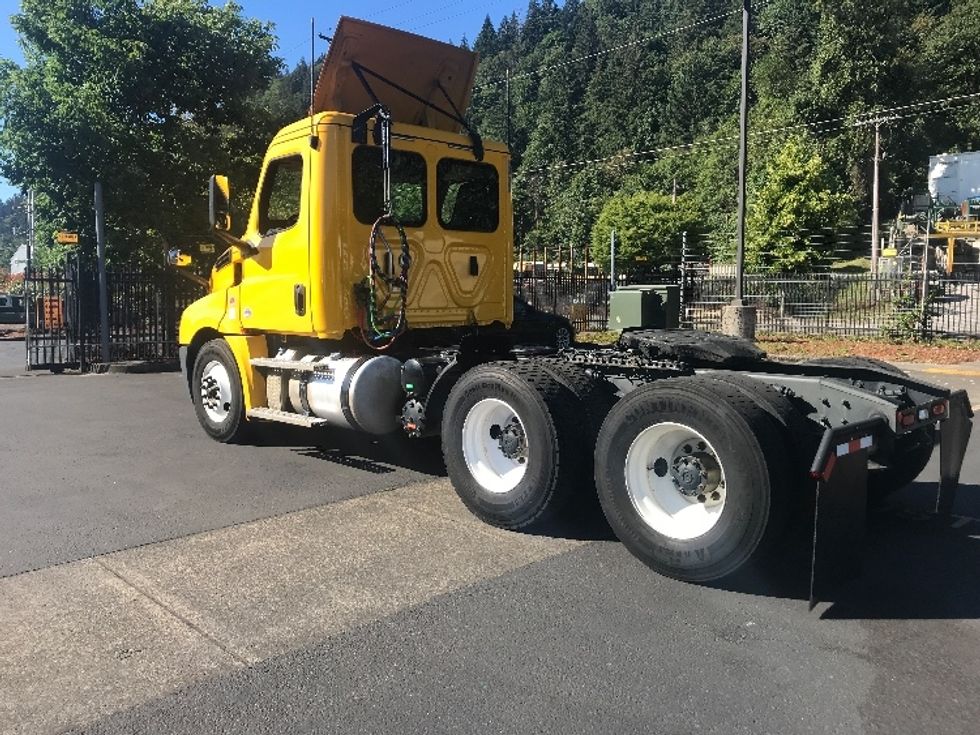 Day Cab Tractor-Heavy Duty Tractors-Freightliner-2019-T12664ST-Portland-OR-442,036\n\t\tmiles-$ 41,250 - Image 5