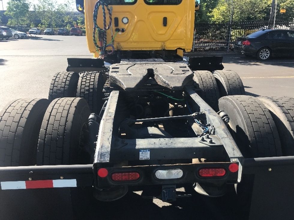 Day Cab Tractor-Heavy Duty Tractors-Freightliner-2019-T12664ST-Portland-OR-442,036\n\t\tmiles-$ 41,250 - Image 6
