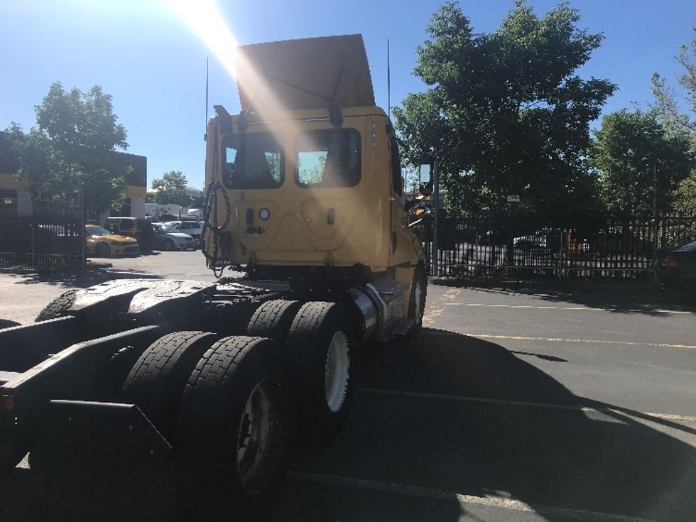Day Cab Tractor-Heavy Duty Tractors-Freightliner-2019-T12664ST-Portland-OR-442,036\n\t\tmiles-$ 41,250 - Image 7