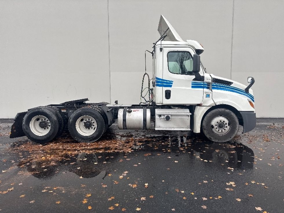 Day Cab Tractor-Heavy Duty Tractors-Freightliner-2019-T12664ST-Portland-OR-446,357\n\t\tmiles-$ 42,500 - Image 7