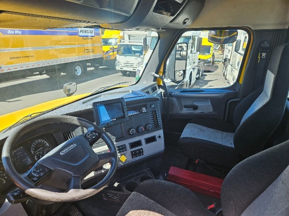Day Cab Tractor-Heavy Duty Tractors-Freightliner-2019-T12664ST-Portland-OR-488,030\n\t\tmiles-$ 40,000 - Image 10