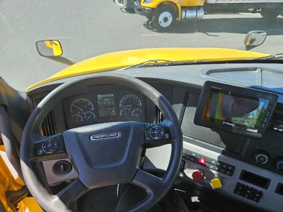 Day Cab Tractor-Heavy Duty Tractors-Freightliner-2019-T12664ST-Portland-OR-488,030\n\t\tmiles-$ 40,000 - Image 11