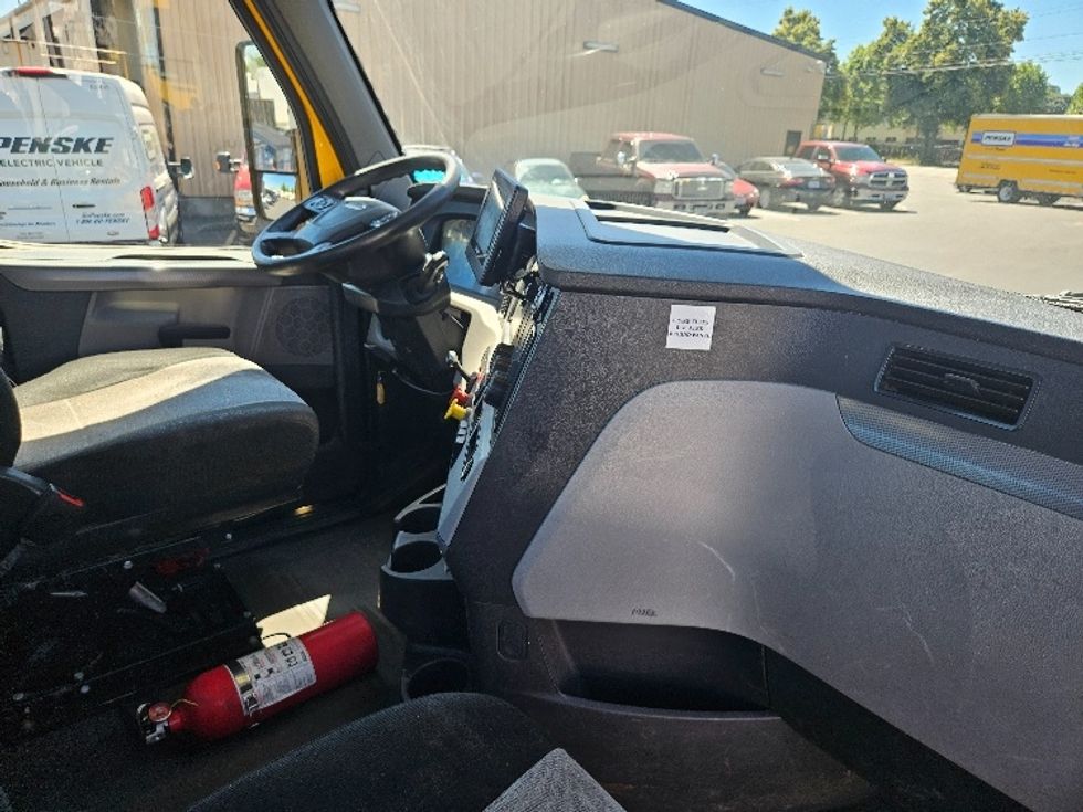 Day Cab Tractor-Heavy Duty Tractors-Freightliner-2019-T12664ST-Portland-OR-488,030\n\t\tmiles-$ 40,000 - Image 14