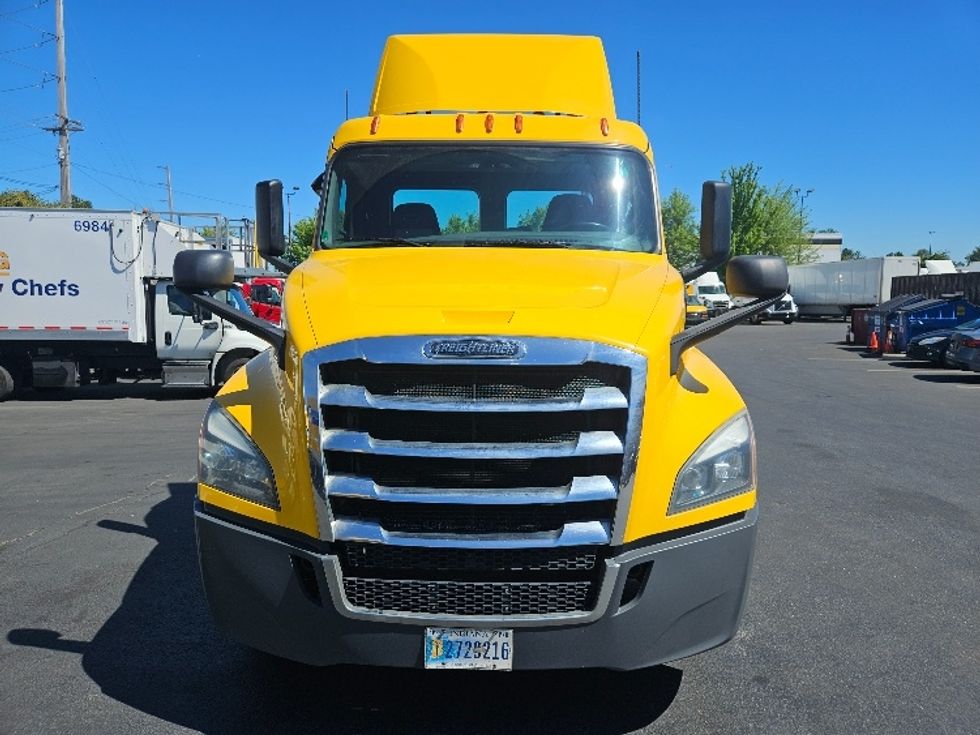 Day Cab Tractor-Heavy Duty Tractors-Freightliner-2019-T12664ST-Portland-OR-488,030\n\t\tmiles-$ 40,000 - Image 2