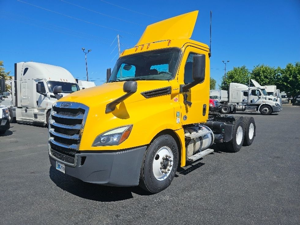 Day Cab Tractor-Heavy Duty Tractors-Freightliner-2019-T12664ST-Portland-OR-488,030\n\t\tmiles-$ 40,000 - Image 3