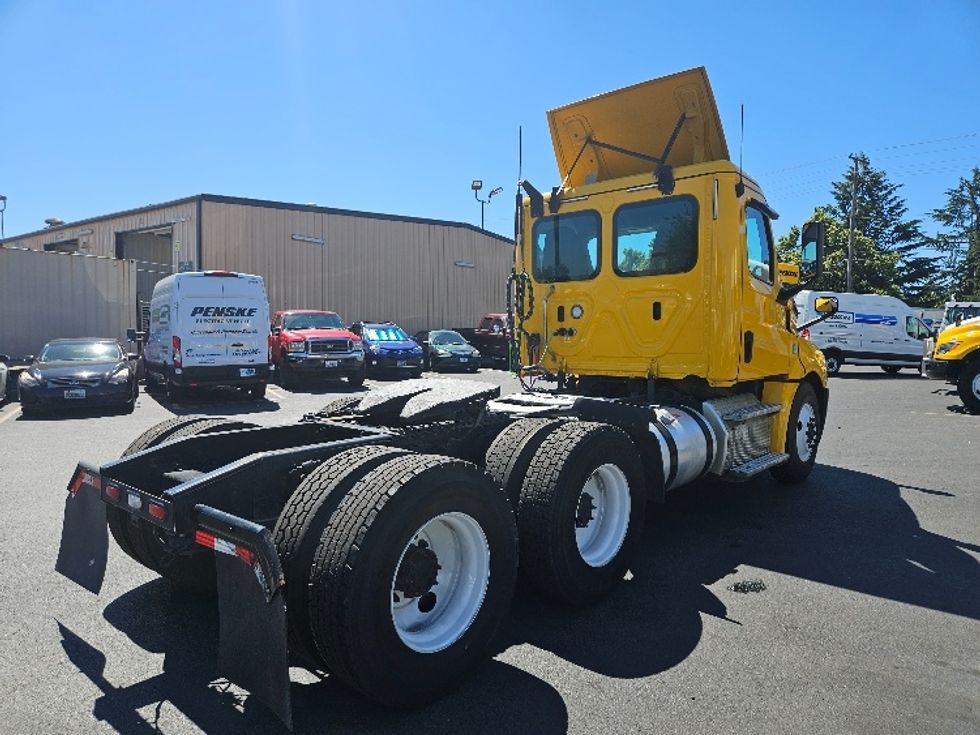 Day Cab Tractor-Heavy Duty Tractors-Freightliner-2019-T12664ST-Portland-OR-488,030\n\t\tmiles-$ 40,000 - Image 4