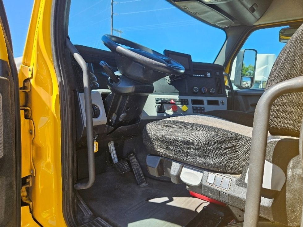 Day Cab Tractor-Heavy Duty Tractors-Freightliner-2019-T12664ST-Portland-OR-488,030\n\t\tmiles-$ 40,000 - Image 6