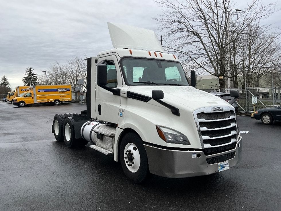 Day Cab Tractor-Heavy Duty Tractors-Freightliner-2019-T12664ST-Portland-OR-533,987\n\t\tmiles-$ 36,750 - Image 1