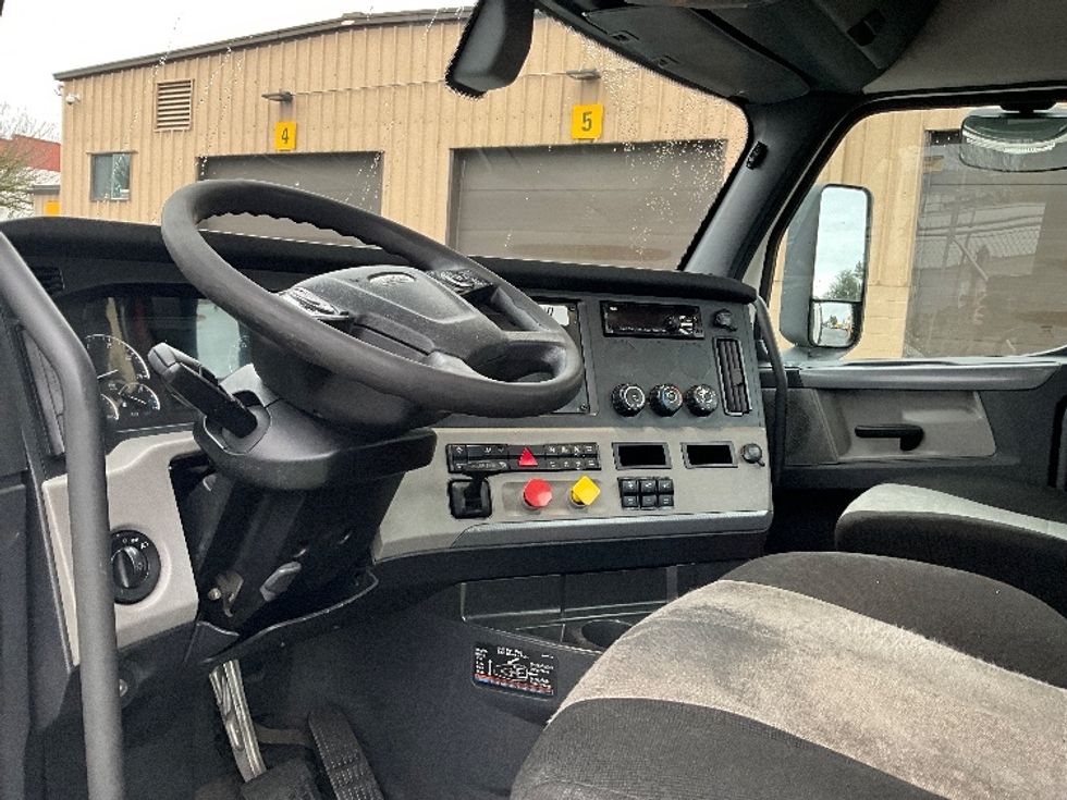Day Cab Tractor-Heavy Duty Tractors-Freightliner-2019-T12664ST-Portland-OR-533,987\n\t\tmiles-$ 36,750 - Image 10
