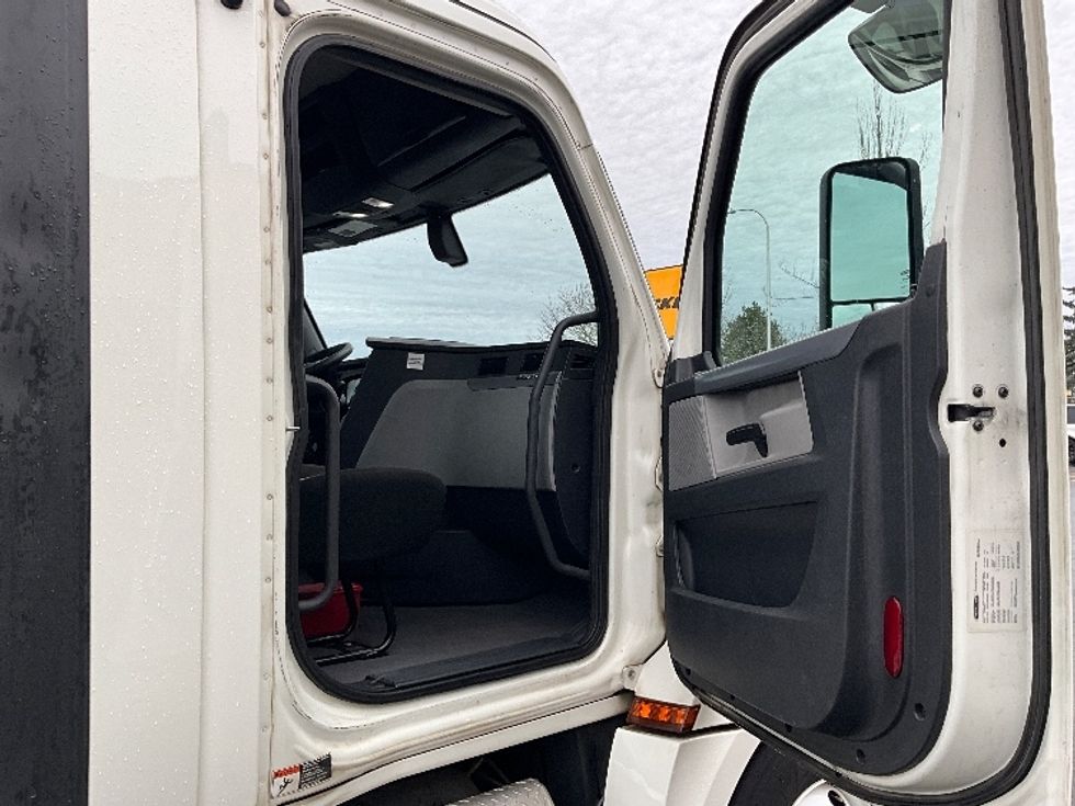 Day Cab Tractor-Heavy Duty Tractors-Freightliner-2019-T12664ST-Portland-OR-533,987\n\t\tmiles-$ 36,750 - Image 12
