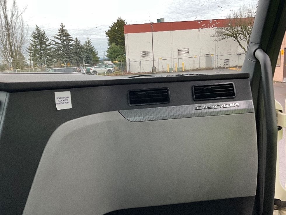 Day Cab Tractor-Heavy Duty Tractors-Freightliner-2019-T12664ST-Portland-OR-533,987\n\t\tmiles-$ 36,750 - Image 13