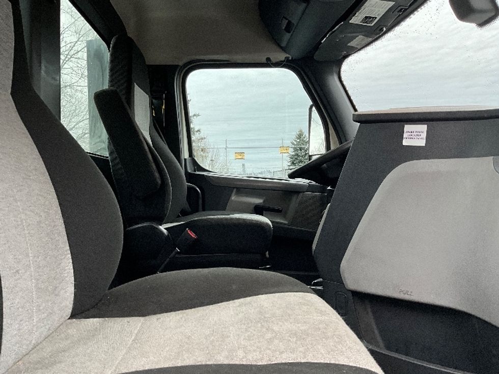 Day Cab Tractor-Heavy Duty Tractors-Freightliner-2019-T12664ST-Portland-OR-533,987\n\t\tmiles-$ 36,750 - Image 14