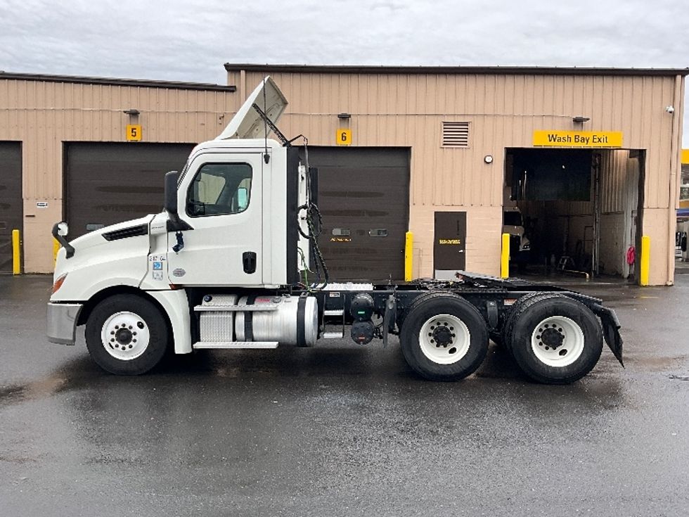 Day Cab Tractor-Heavy Duty Tractors-Freightliner-2019-T12664ST-Portland-OR-533,987\n\t\tmiles-$ 36,750 - Image 4