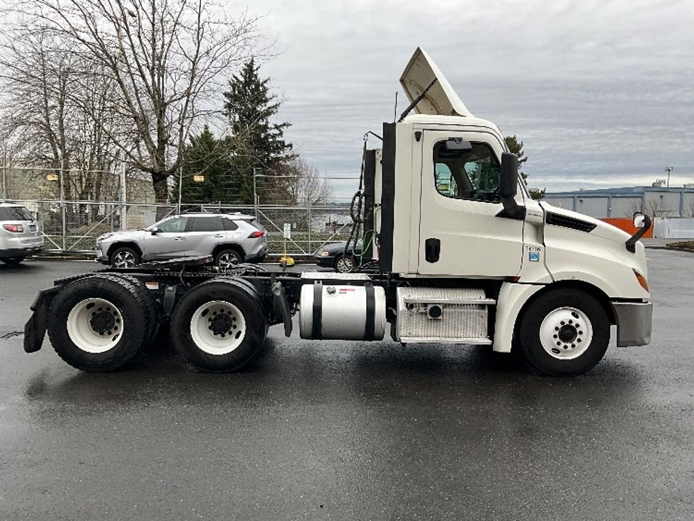 Day Cab Tractor-Heavy Duty Tractors-Freightliner-2019-T12664ST-Portland-OR-533,987\n\t\tmiles-$ 36,750 - Image 8
