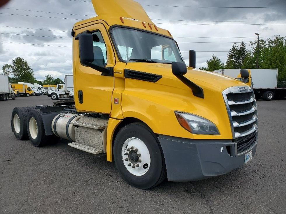 Day Cab Tractor-Heavy Duty Tractors-Freightliner-2019-T12664ST-Portland-OR-544,168\n\t\tmiles-$ 35,000 - Image 1