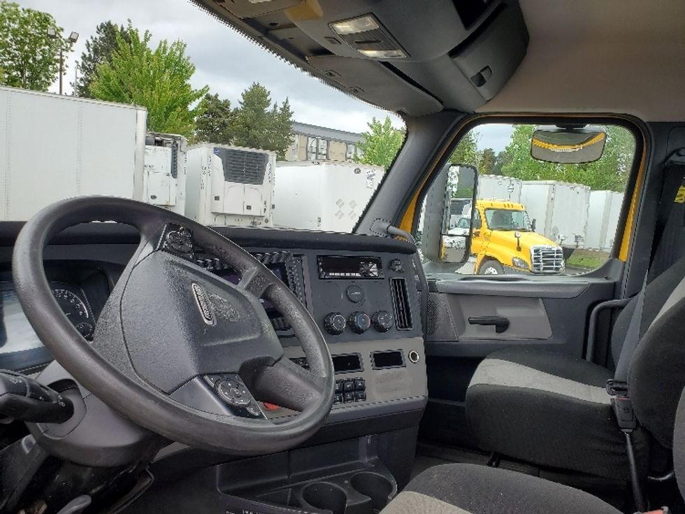 Day Cab Tractor-Heavy Duty Tractors-Freightliner-2019-T12664ST-Portland-OR-544,168\n\t\tmiles-$ 35,000 - Image 10