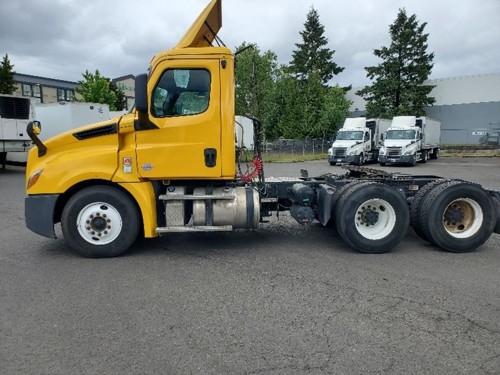 Day Cab Tractor-Heavy Duty Tractors-Freightliner-2019-T12664ST-Portland-OR-544,168\n\t\tmiles-$ 35,000 - Image 4